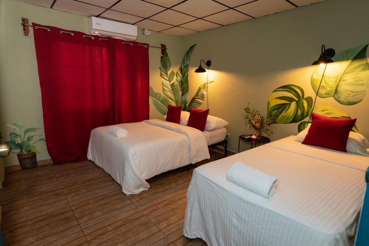 Hostal & Cafe Travelers Santiago Εξωτερικό φωτογραφία