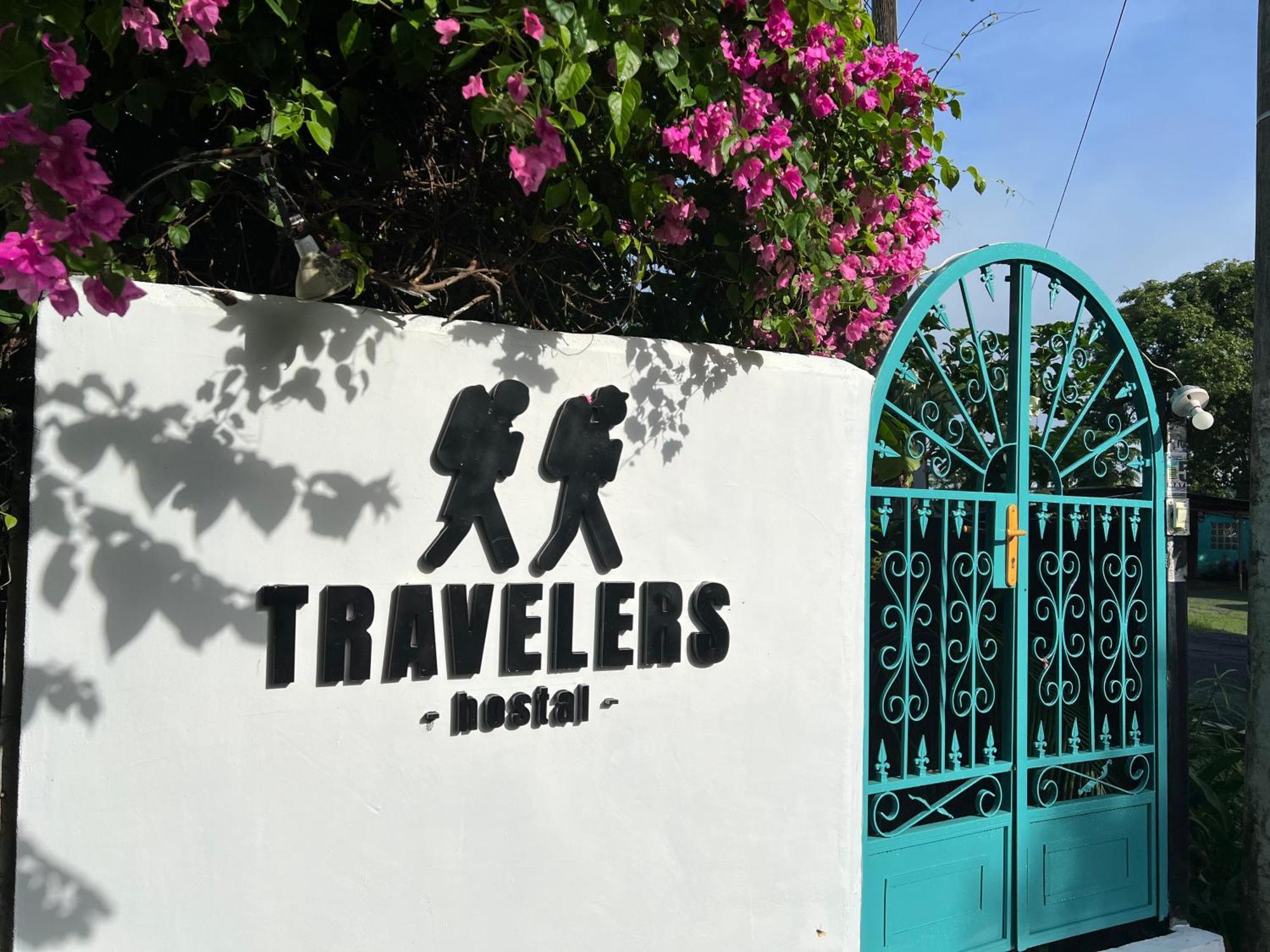 Hostal & Cafe Travelers Santiago Εξωτερικό φωτογραφία